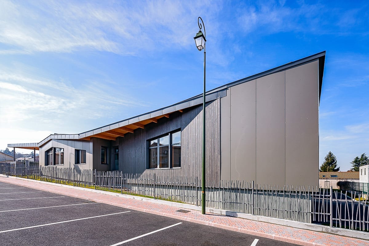 Photographie d'architecture à extérieur de l'école maternelle